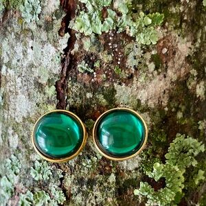 Vintage Green Glass Cabochon Clip Earrings ❤️